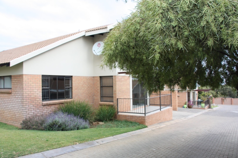 2 Bedroom Property for Sale in Langenhovenpark Free State
